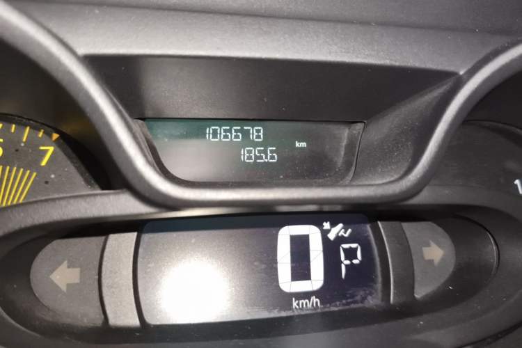 Used Renault Captur 2015 1.2T Automatic Standard Edition Odometer Close Up