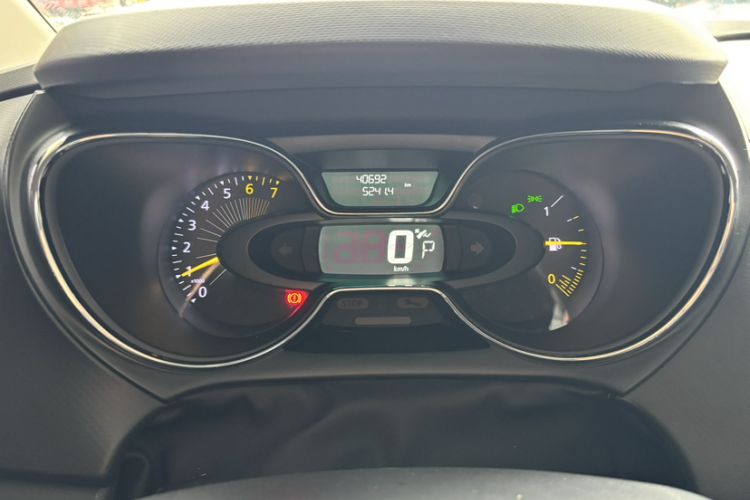 Used Renault Captur 2015 1.2T Automatic Luxury First Edition Odometer Close Up