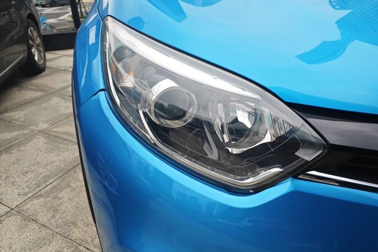 Used Renault Captur 2015 1.2T Automatic Luxury First Edition Right Front Headlight