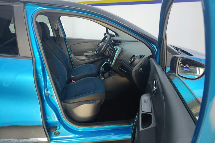 Used Renault Captur 2015 1.2T Automatic Comfort Edition Right Front Seat