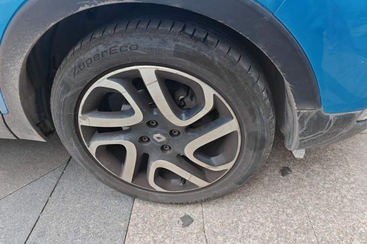 Used Renault Captur 2015 1.2T Automatic Comfort First Edition Right Front Wheel Hub