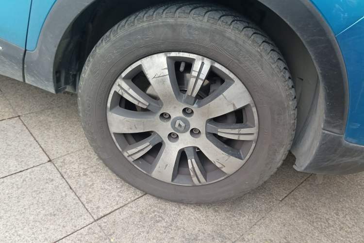 Used Renault Captur 2015 1.2T Automatic Comfort Edition Right Front Wheel Hub