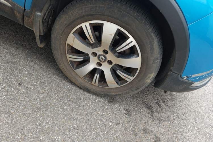 Used Renault Captur 2015 1.2T Automatic Comfort Edition Right Front Wheel Hub