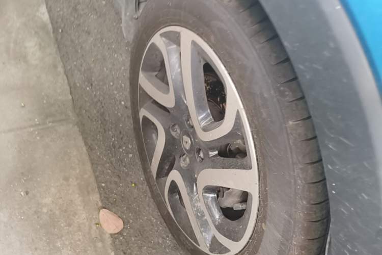 Used Renault Captur 2015 1.2T Automatic Comfort First Edition Right Front Wheel Hub