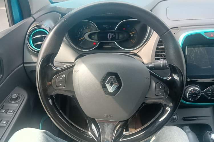 Used Renault Captur 2015 1.2T Automatic Comfort First Edition Steering Wheel
