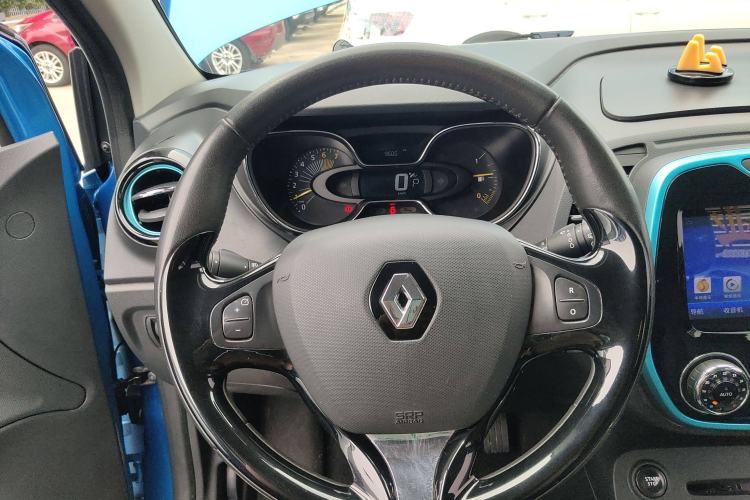 Used Renault Captur 2015 1.2T Automatic Comfort Edition Steering Wheel