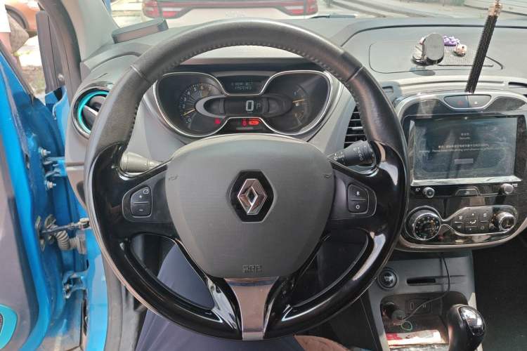 Used Renault Captur 2015 1.2T Automatic Comfort First Edition Steering Wheel