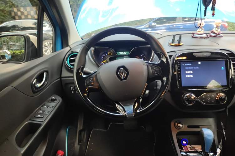 Used Renault Captur 2015 1.2T Automatic Comfort Edition Steering Wheel