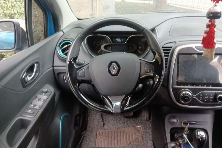 Used Renault Captur 2015 1.2T Automatic Comfort Edition Steering Wheel