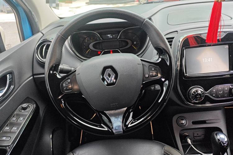 Used Renault Captur 2015 1.2T Automatic Luxury First Edition Steering Wheel