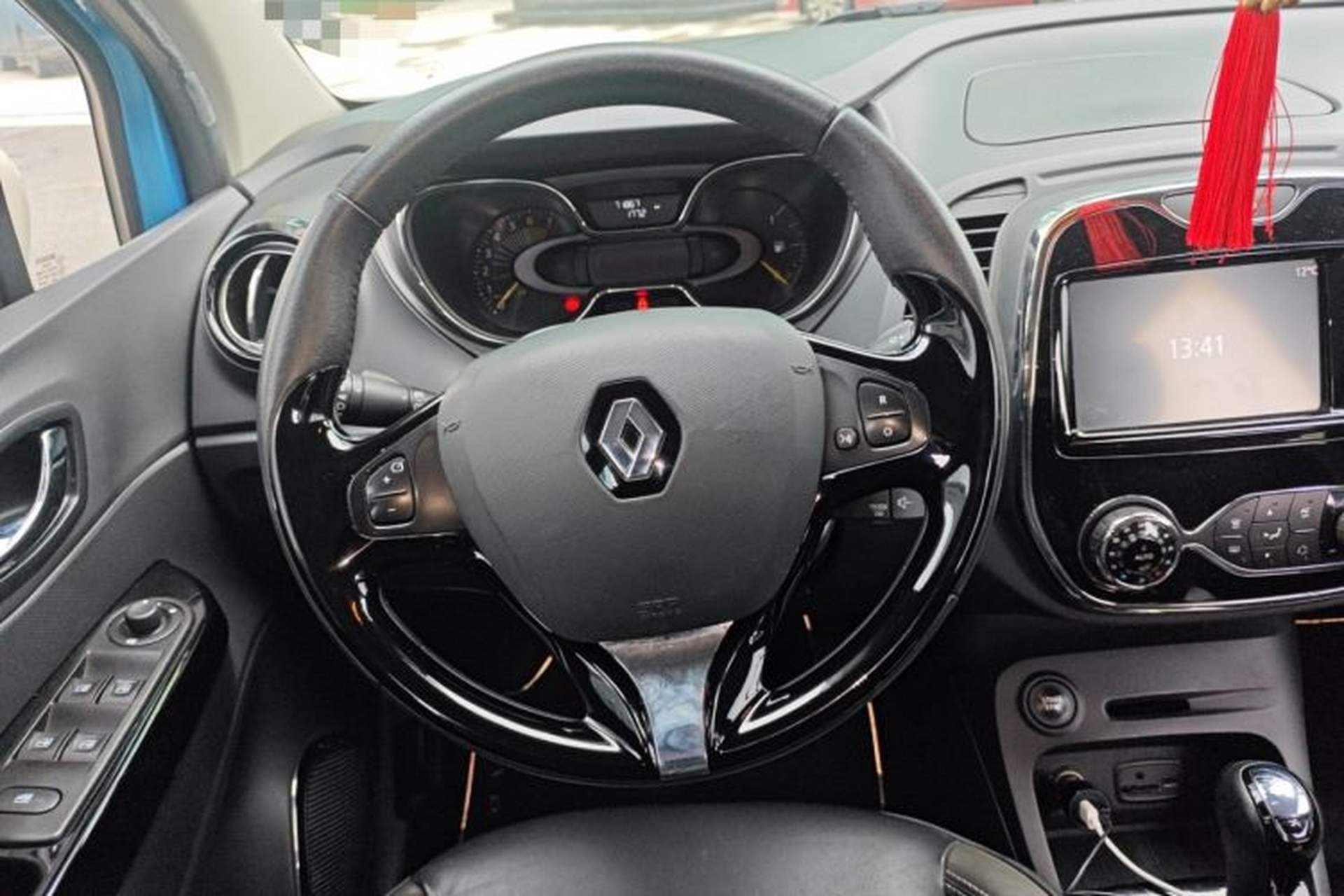Used Renault Captur 2015 1.2T Automatic Luxury First Edition Steering Wheel