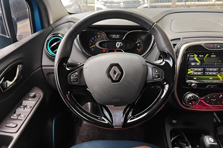 Used Renault Captur 2015 1.2T Automatic Comfort First Edition Steering Wheel