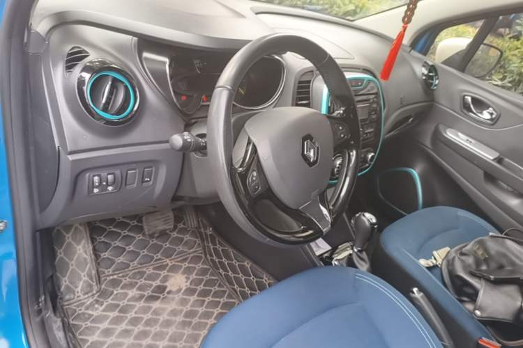 Used Renault Captur 2015 1.2T Automatic Comfort First Edition Steering Wheel