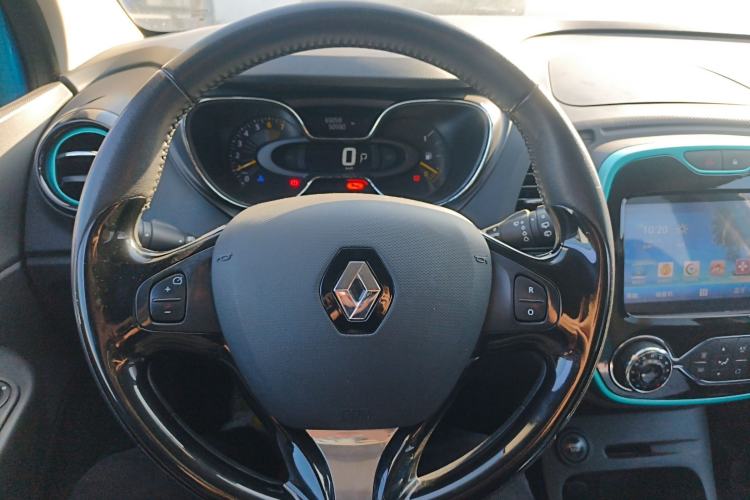 Used Renault Captur 2015 1.2T Automatic Comfort Edition Steering Wheel