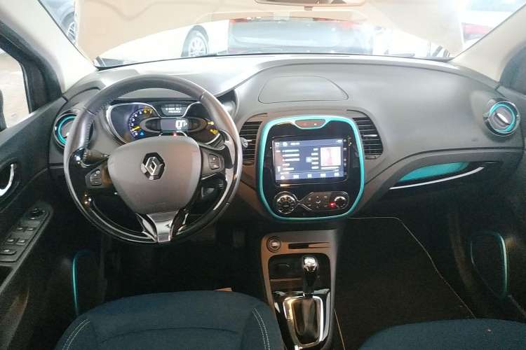 Used Renault Captur 2015 1.2T Automatic Comfort First Edition Center Console