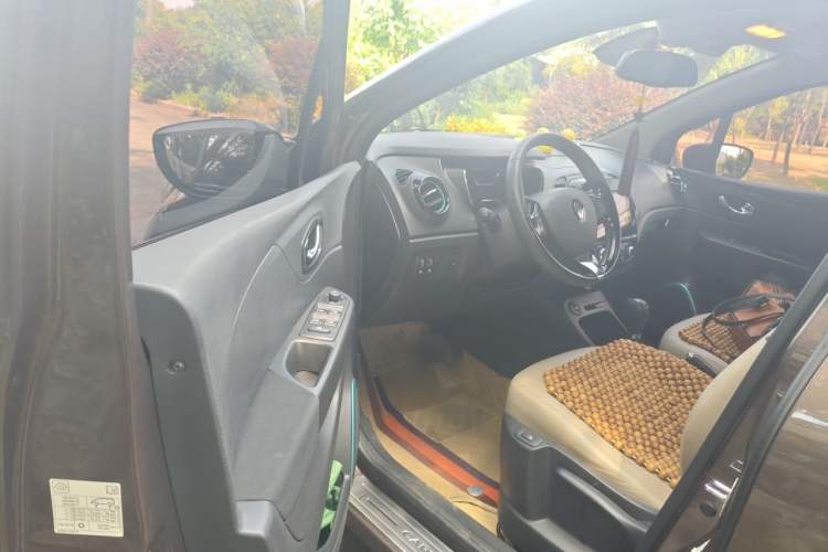 Used Renault Captur 2015 1.2T Automatic Comfort First Edition Driver Seat