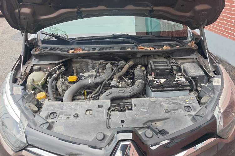 Used Renault Captur 2015 1.2T Automatic Comfort First Edition Engine Bay