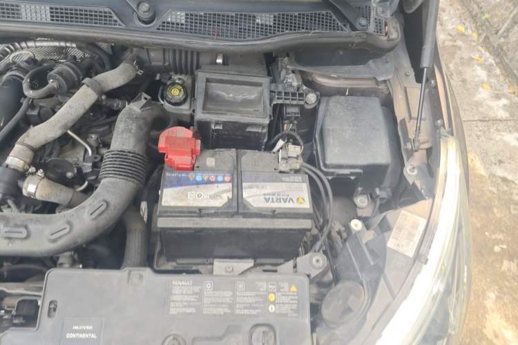 Used Renault Captur 2015 1.2T Automatic Comfort First Edition Engine Bay Left