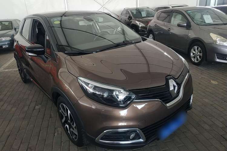 Used Renault Captur 2015 1.2T Automatic Comfort First Edition Front Right 45 Deg