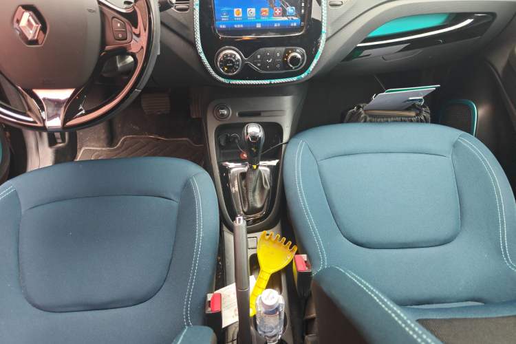 Used Renault Captur 2015 1.2T Automatic Comfort First Edition Gear Lever