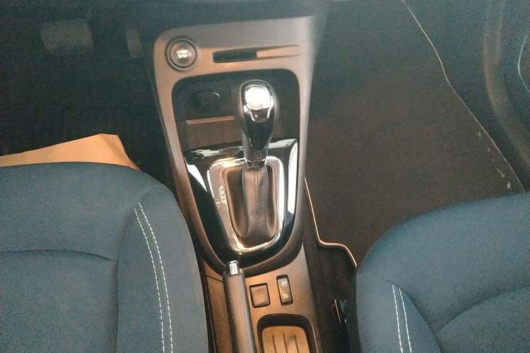 Used Renault Captur 2015 1.2T Automatic Comfort First Edition Gear Lever