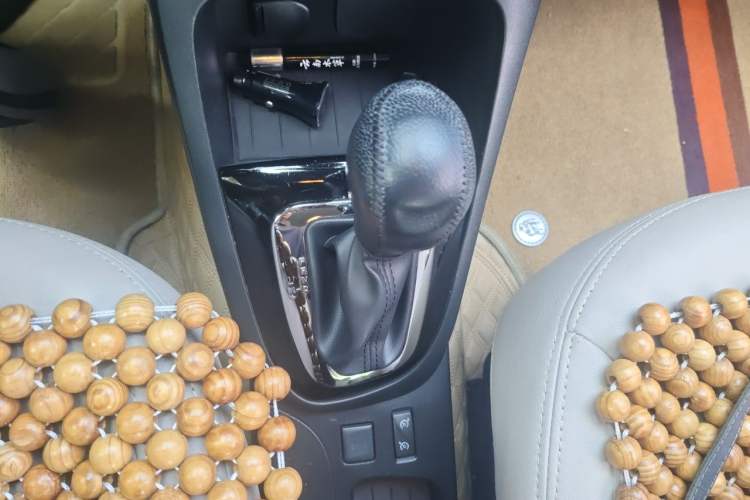 Used Renault Captur 2015 1.2T Automatic Comfort First Edition Gear Lever