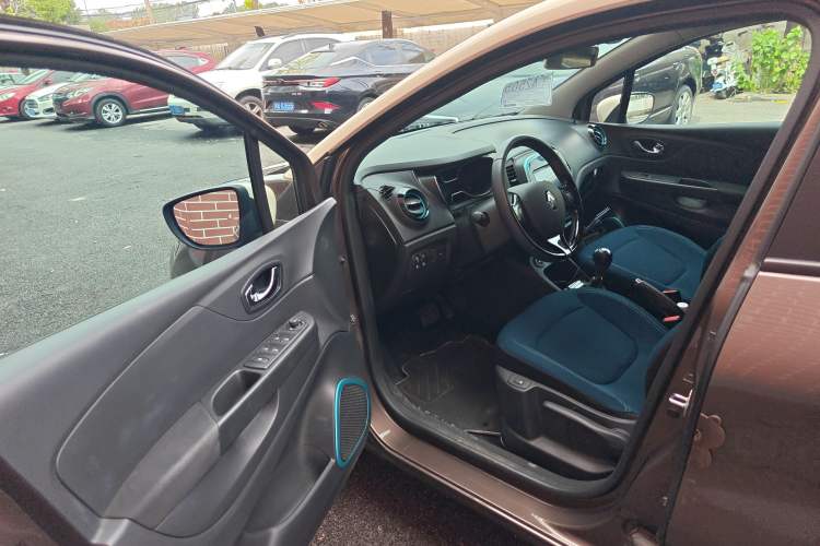 Used Renault Captur 2015 1.2T Automatic Comfort First Edition Interior 3