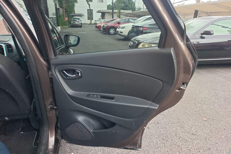 Used Renault Captur 2015 1.2T Automatic Comfort First Edition Interior 6