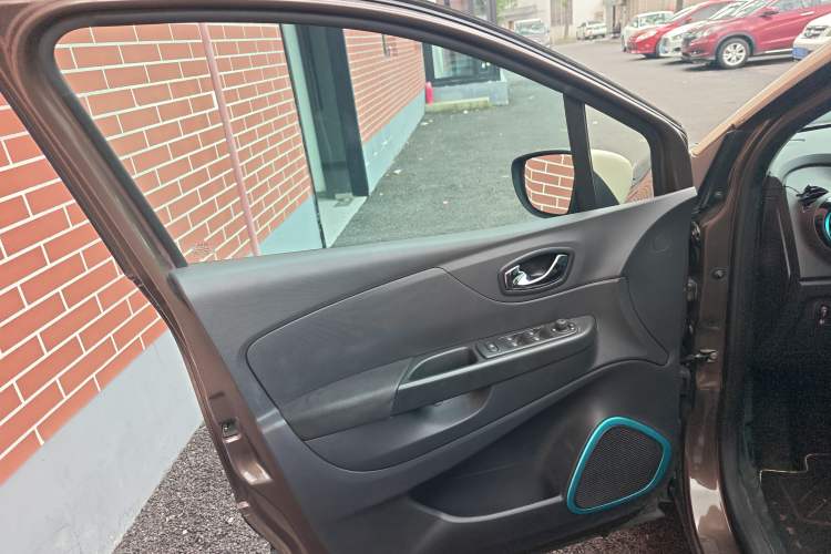 Used Renault Captur 2015 1.2T Automatic Comfort First Edition Interior 7