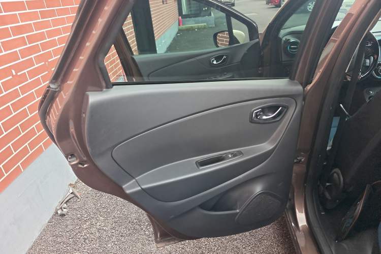 Used Renault Captur 2015 1.2T Automatic Comfort First Edition Interior 8