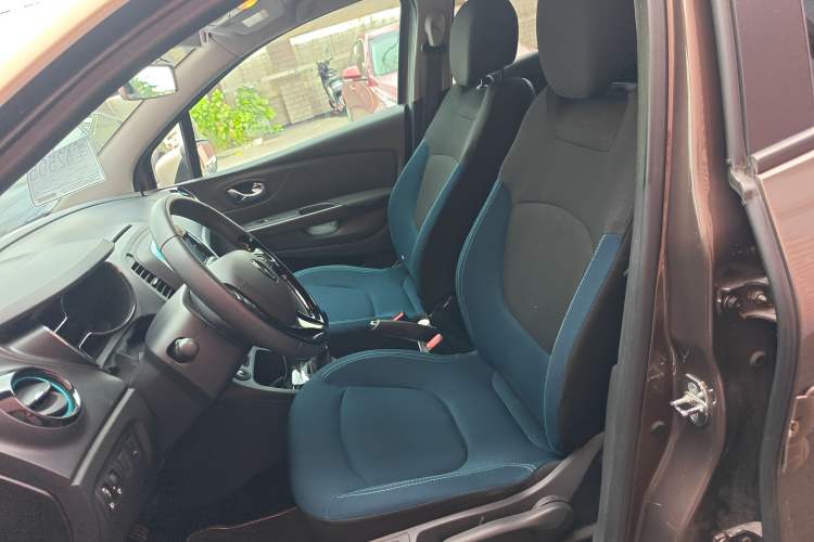 Used Renault Captur 2015 1.2T Automatic Comfort First Edition Left Front Seat