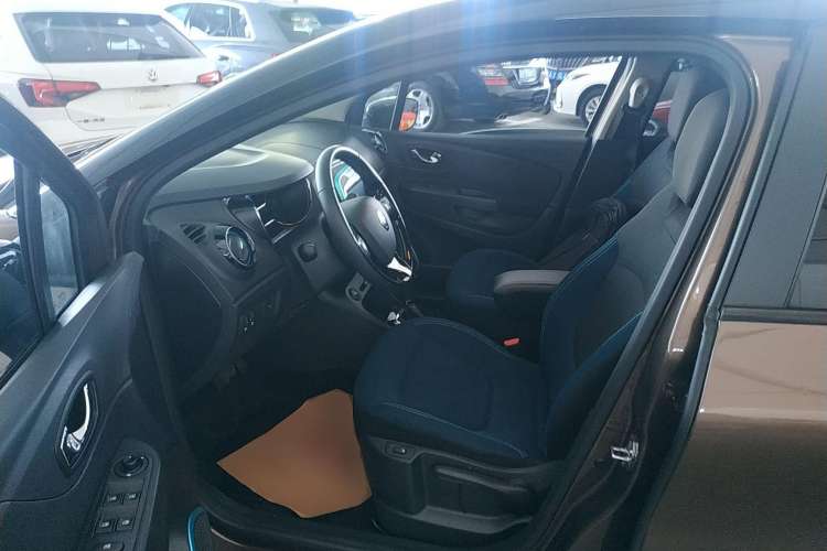 Used Renault Captur 2015 1.2T Automatic Comfort First Edition Left Front Seat