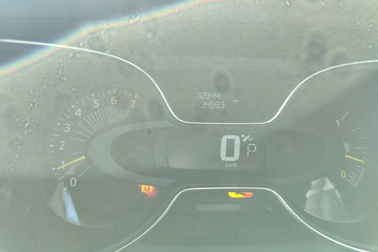 Used Renault Captur 2015 1.2T Automatic Comfort First Edition Odometer Close Up