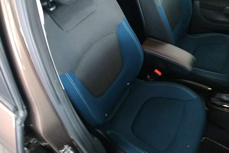 Used Renault Captur 2015 1.2T Automatic Comfort First Edition Right Front Seat