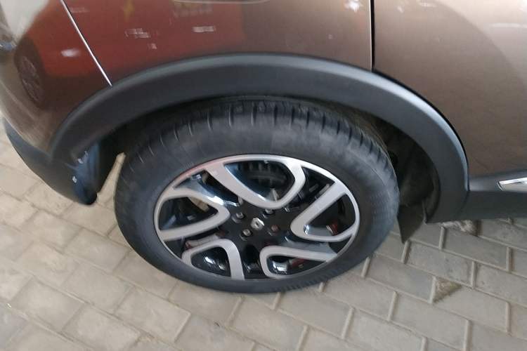 Used Renault Captur 2015 1.2T Automatic Comfort First Edition Right Rear Wheel Hub