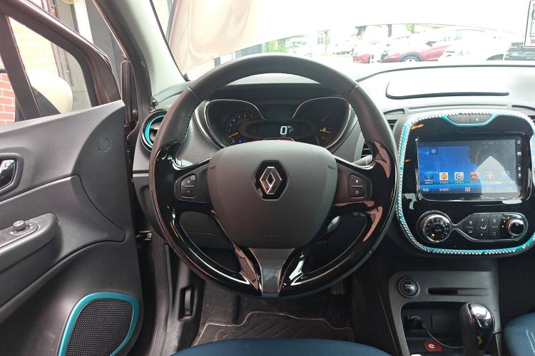 Used Renault Captur 2015 1.2T Automatic Comfort First Edition Steering Wheel