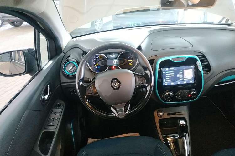 Used Renault Captur 2015 1.2T Automatic Comfort First Edition Steering Wheel