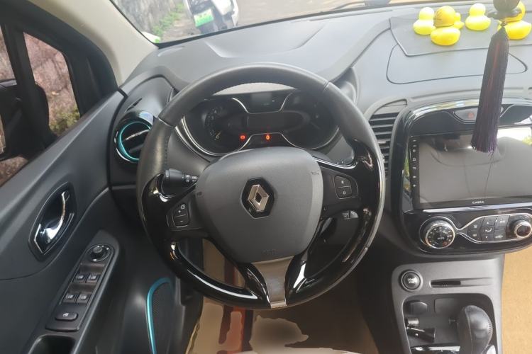 Used Renault Captur 2015 1.2T Automatic Comfort First Edition Steering Wheel