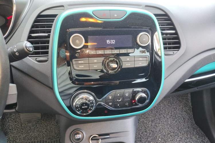Used Renault Captur 2015 1.2T Automatic Comfort Edition Audio And AC Panel