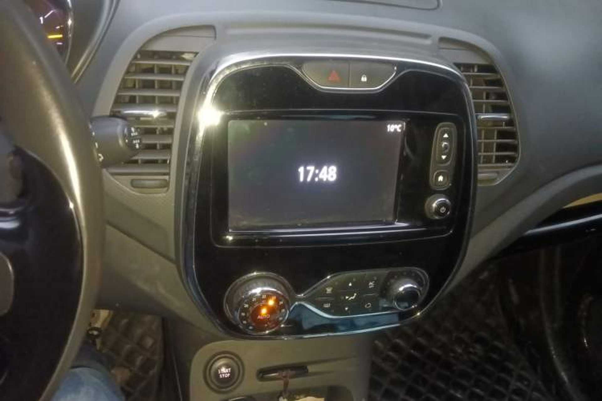 Used Renault Captur 2015 1.2T Automatic Luxury First Edition Audio And AC Panel