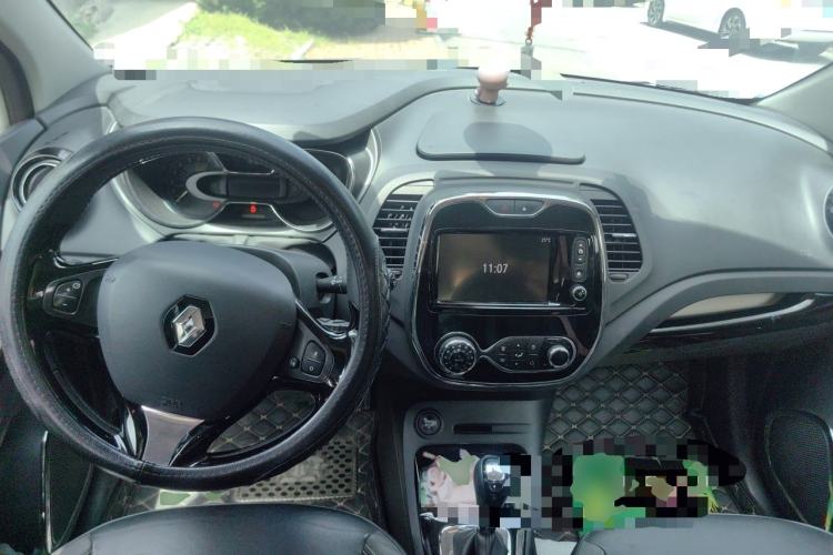 Used Renault Captur 2015 1.2T Automatic Luxury First Edition Center Console
