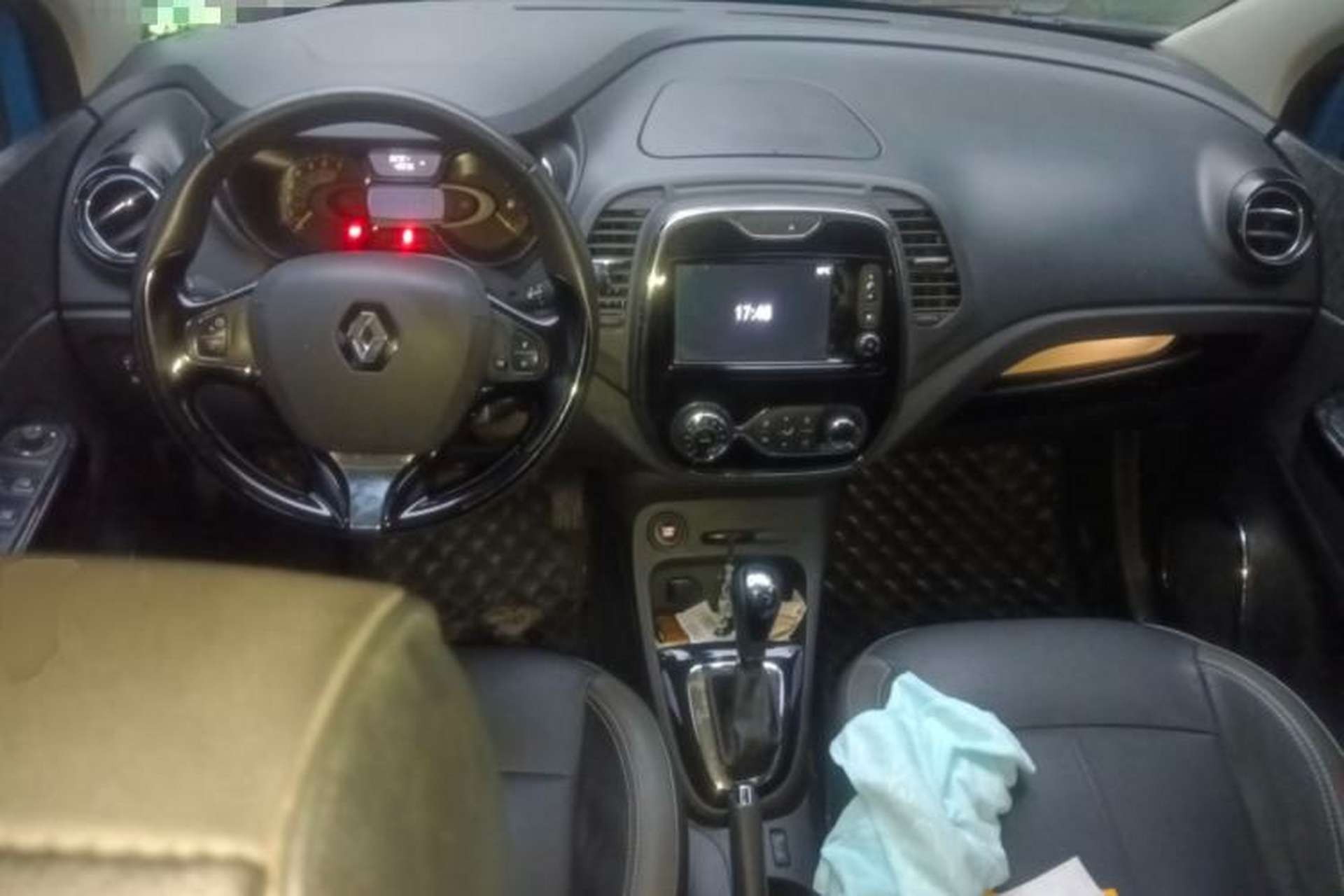 Used Renault Captur 2015 1.2T Automatic Luxury First Edition Center Console