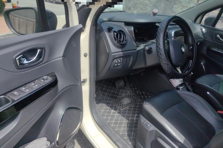 Used Renault Captur 2015 1.2T Automatic Luxury First Edition Driver Seat