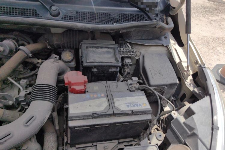 Used Renault Captur 2015 1.2T Automatic Luxury First Edition Engine Bay Left