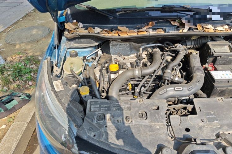 Used Renault Captur 2015 1.2T Automatic Comfort First Edition Engine Bay Right
