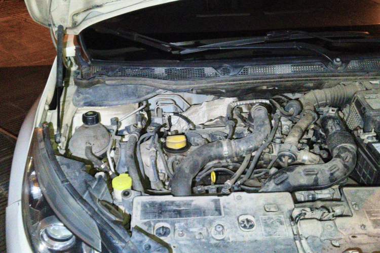 Used Renault Captur 2015 1.2T Automatic Luxury First Edition Engine Bay Right