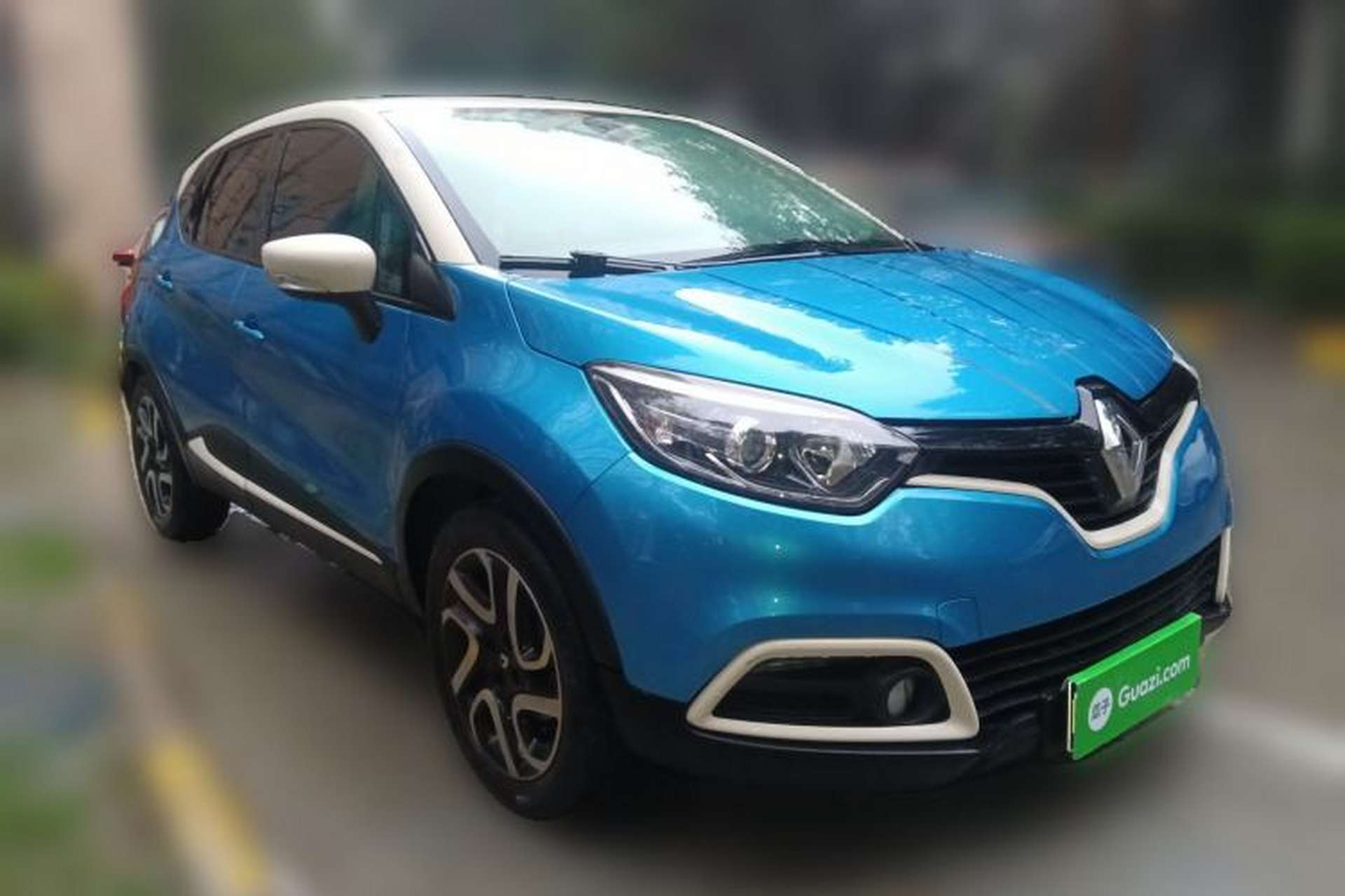 Used Renault Captur 2015 1.2T Automatic Luxury First Edition Front Right 45 Deg