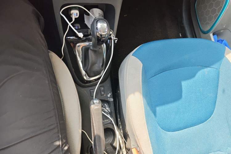 Used Renault Captur 2015 1.2T Automatic Comfort First Edition Gear Lever