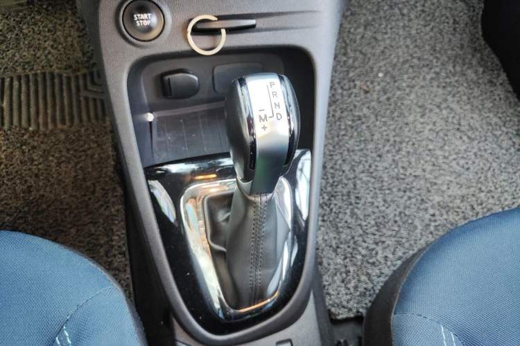 Used Renault Captur 2015 1.2T Automatic Comfort Edition Gear Lever