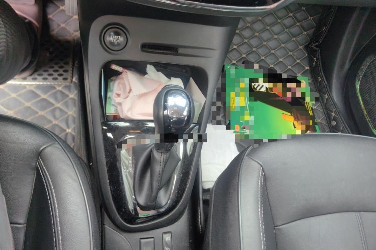Used Renault Captur 2015 1.2T Automatic Luxury First Edition Gear Lever